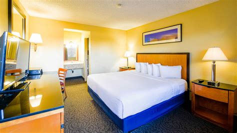 Wild Wild West (Days Inn) .